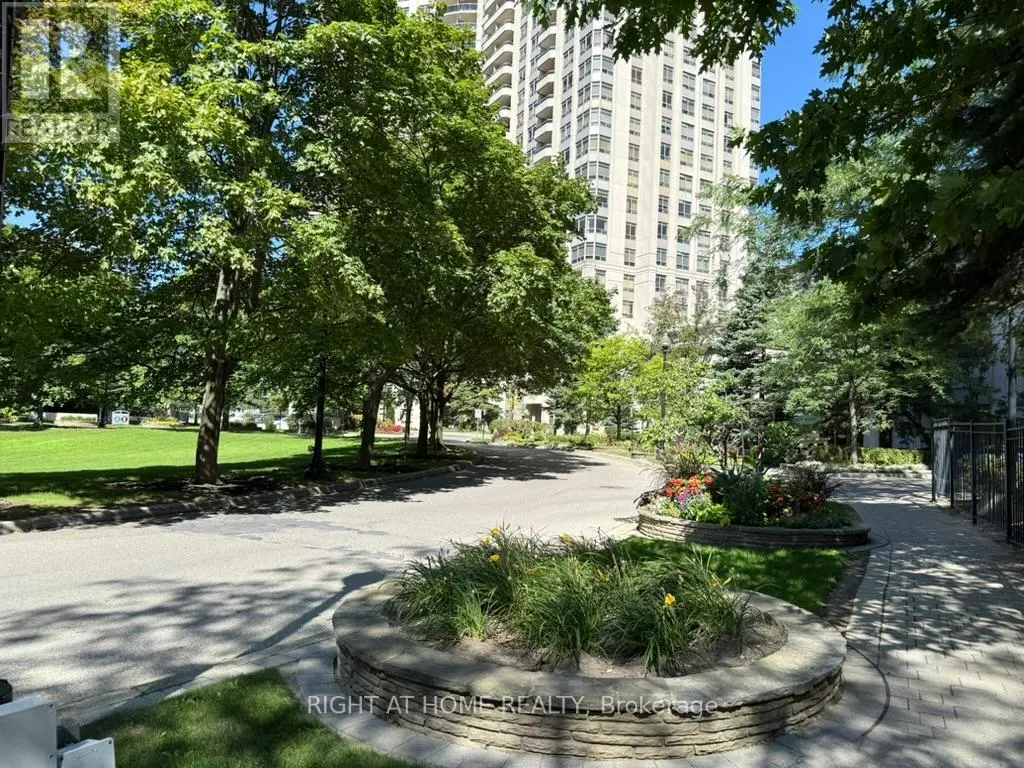 521 - 25 KINGSBRIDGE GARDEN CIRCLE