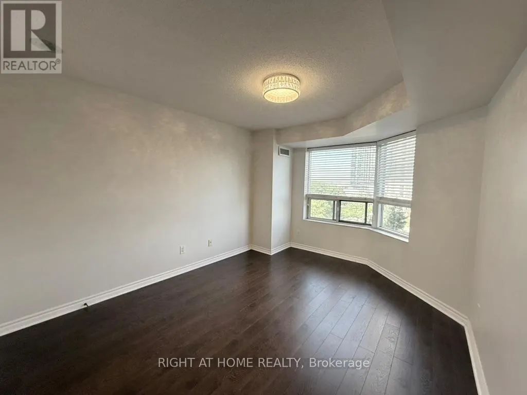 521 - 25 KINGSBRIDGE GARDEN CIRCLE