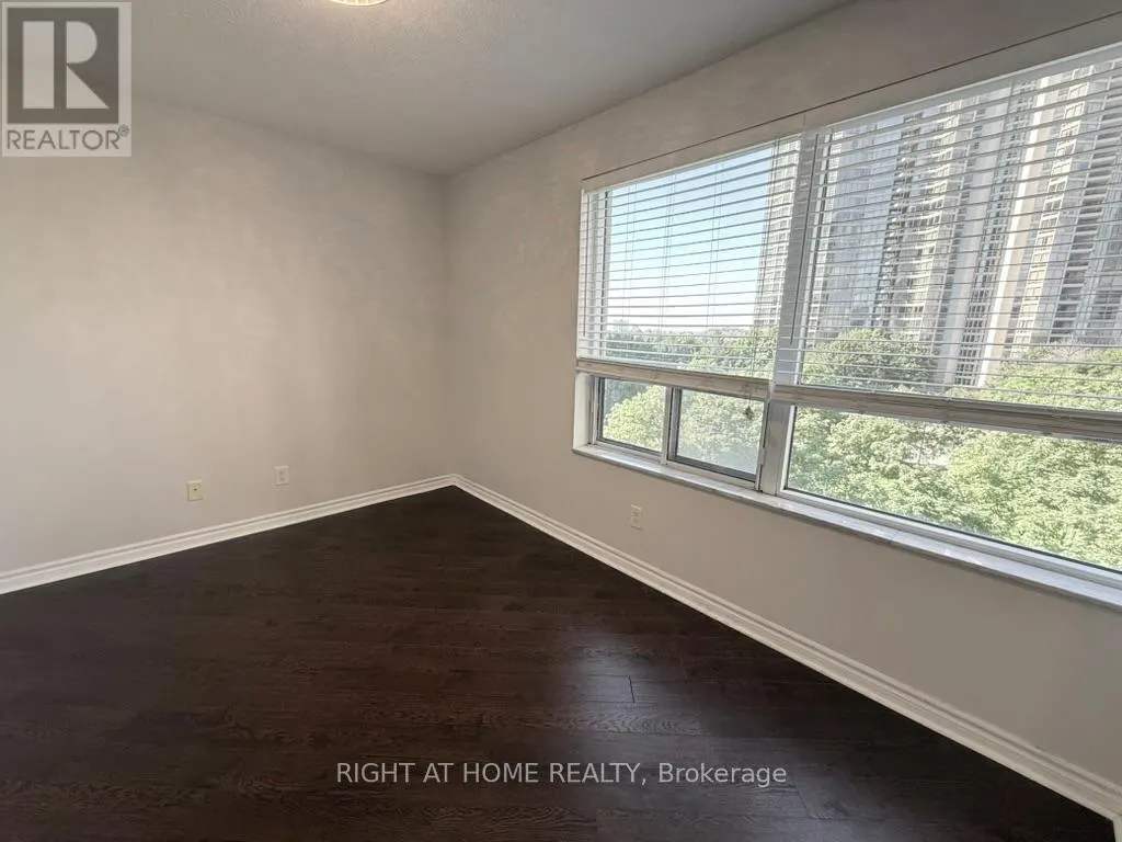 521 - 25 KINGSBRIDGE GARDEN CIRCLE