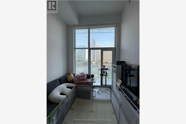 402 - 3883 QUARTZ ROAD