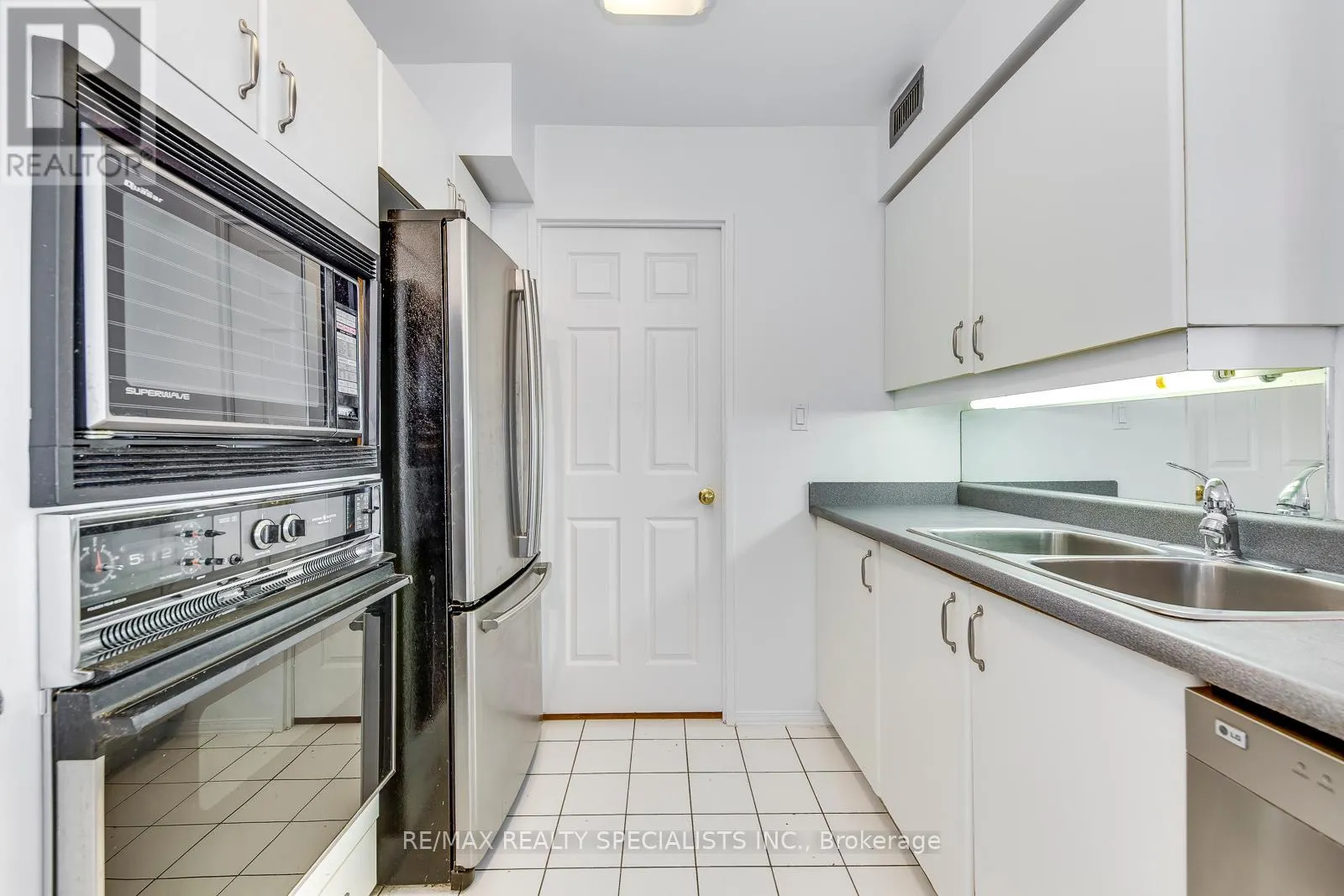 1911 - 3605 KARIYA DRIVE
