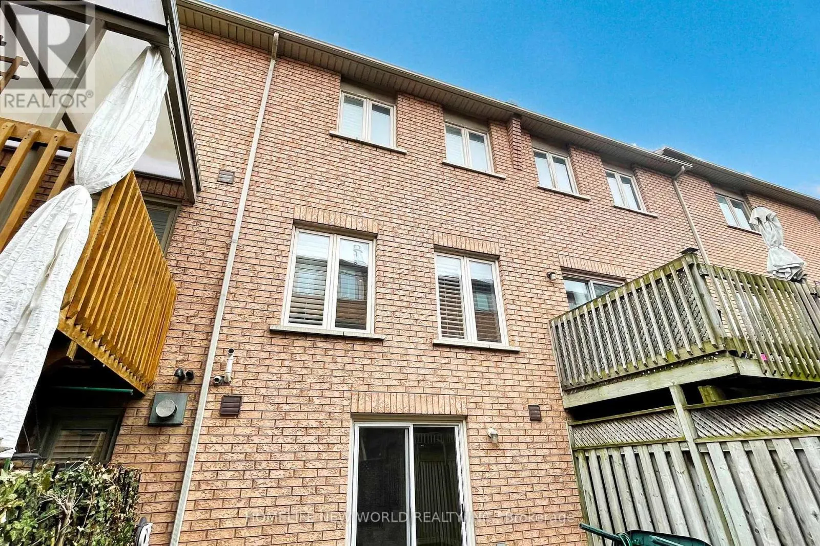 50 BLUEWATER COURT