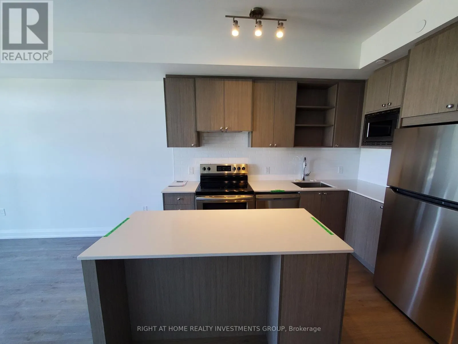 506 - 60 GEORGE BUTCHART DRIVE