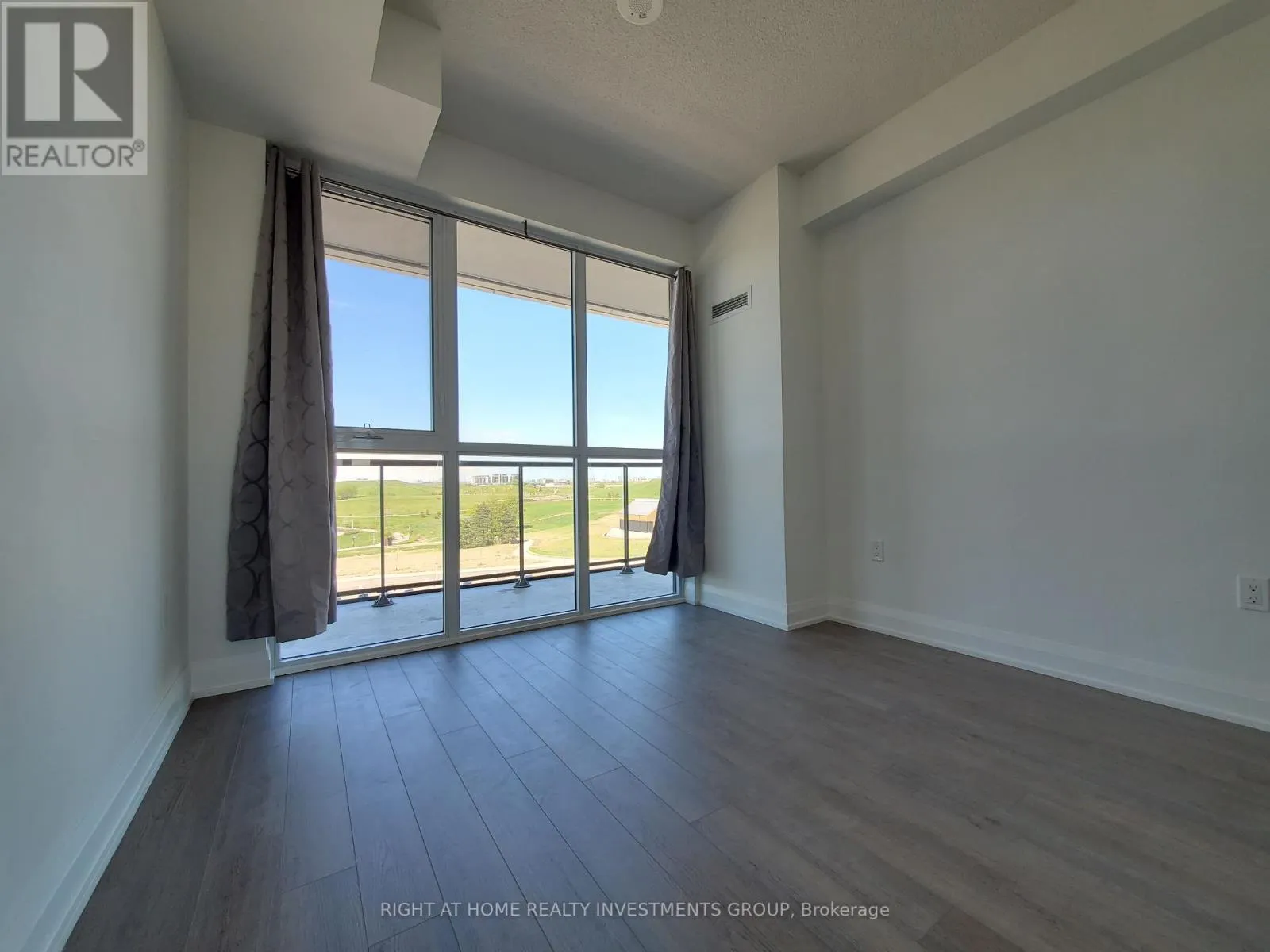 506 - 60 GEORGE BUTCHART DRIVE