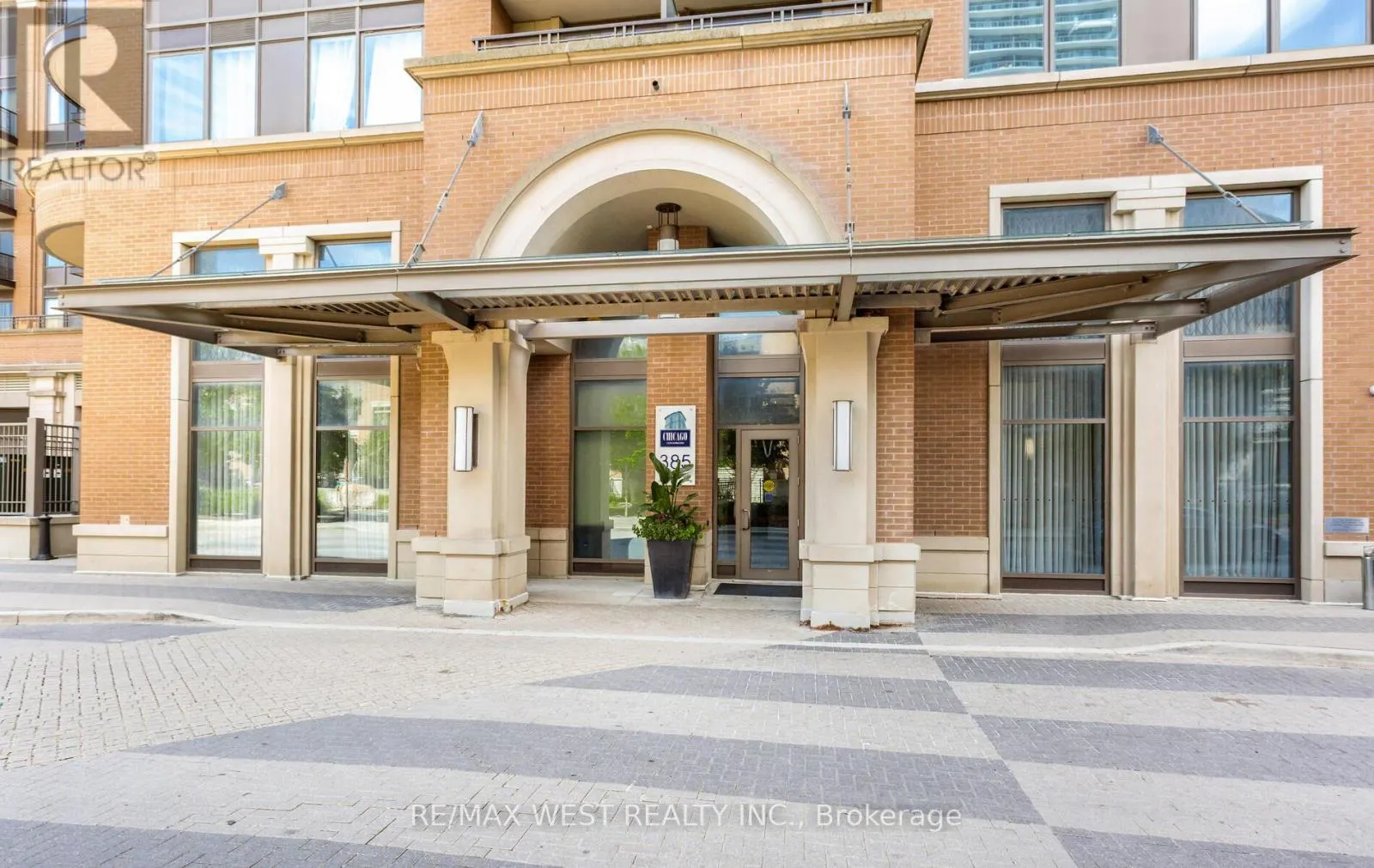 1709 - 385 PRINCE OF WALES DRIVE