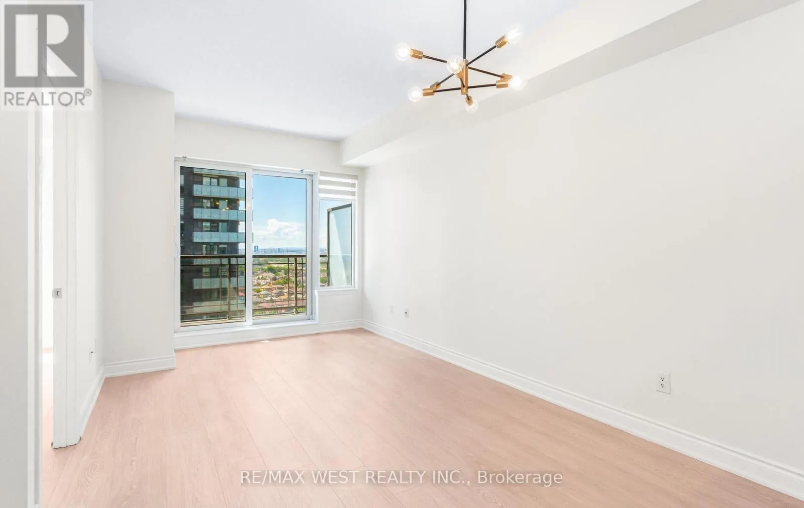 1709 - 385 PRINCE OF WALES DRIVE