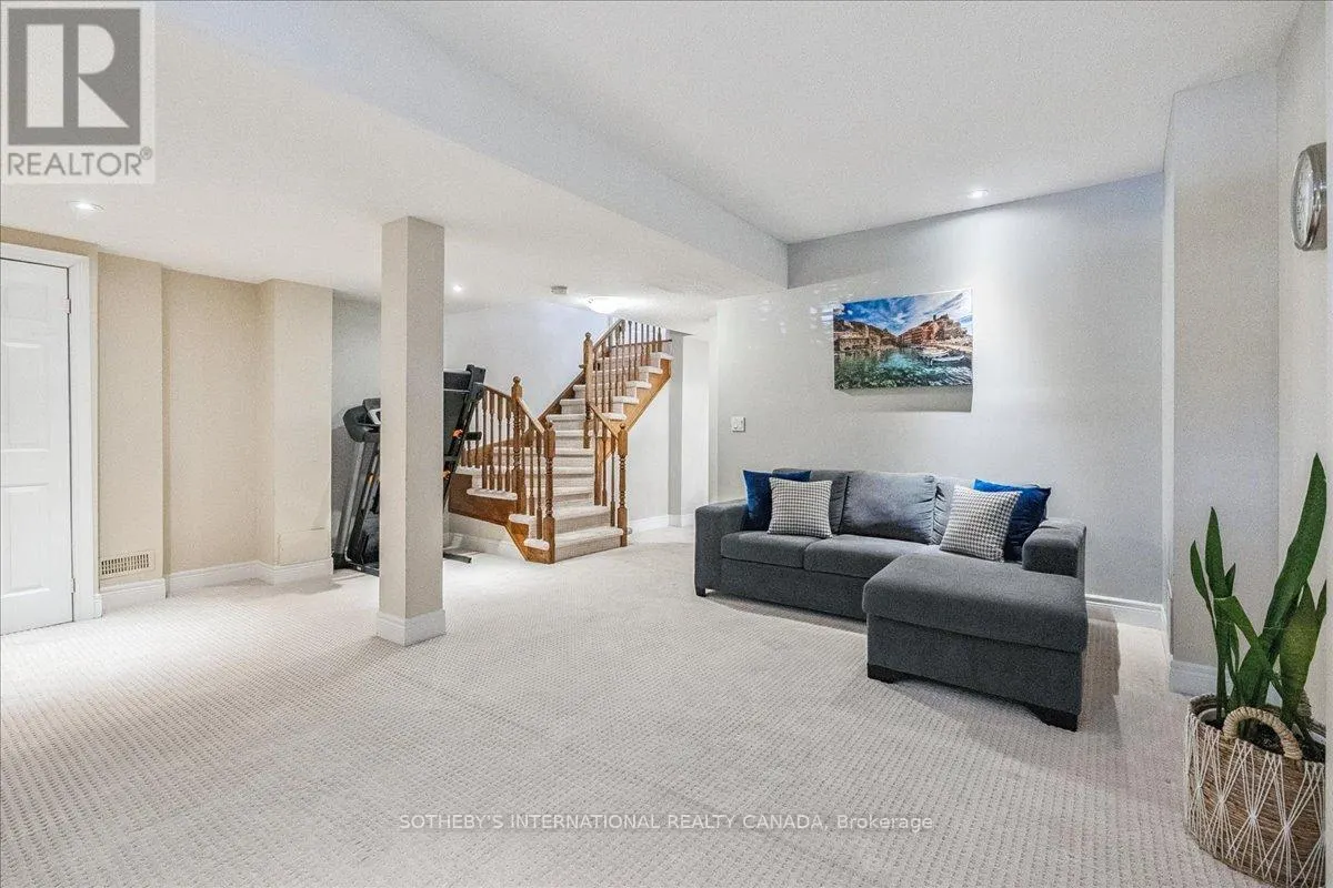 3362 EGLINTON AVENUE W