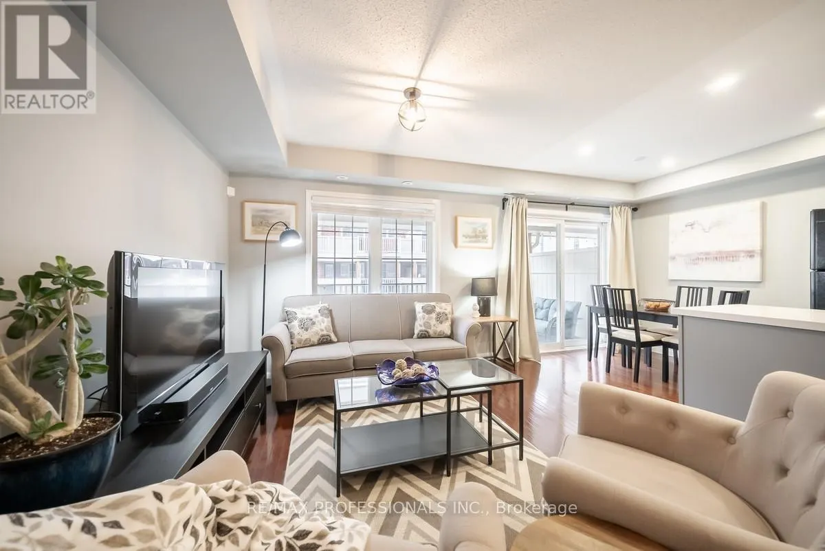 4 - 619 DUNDAS STREET W
