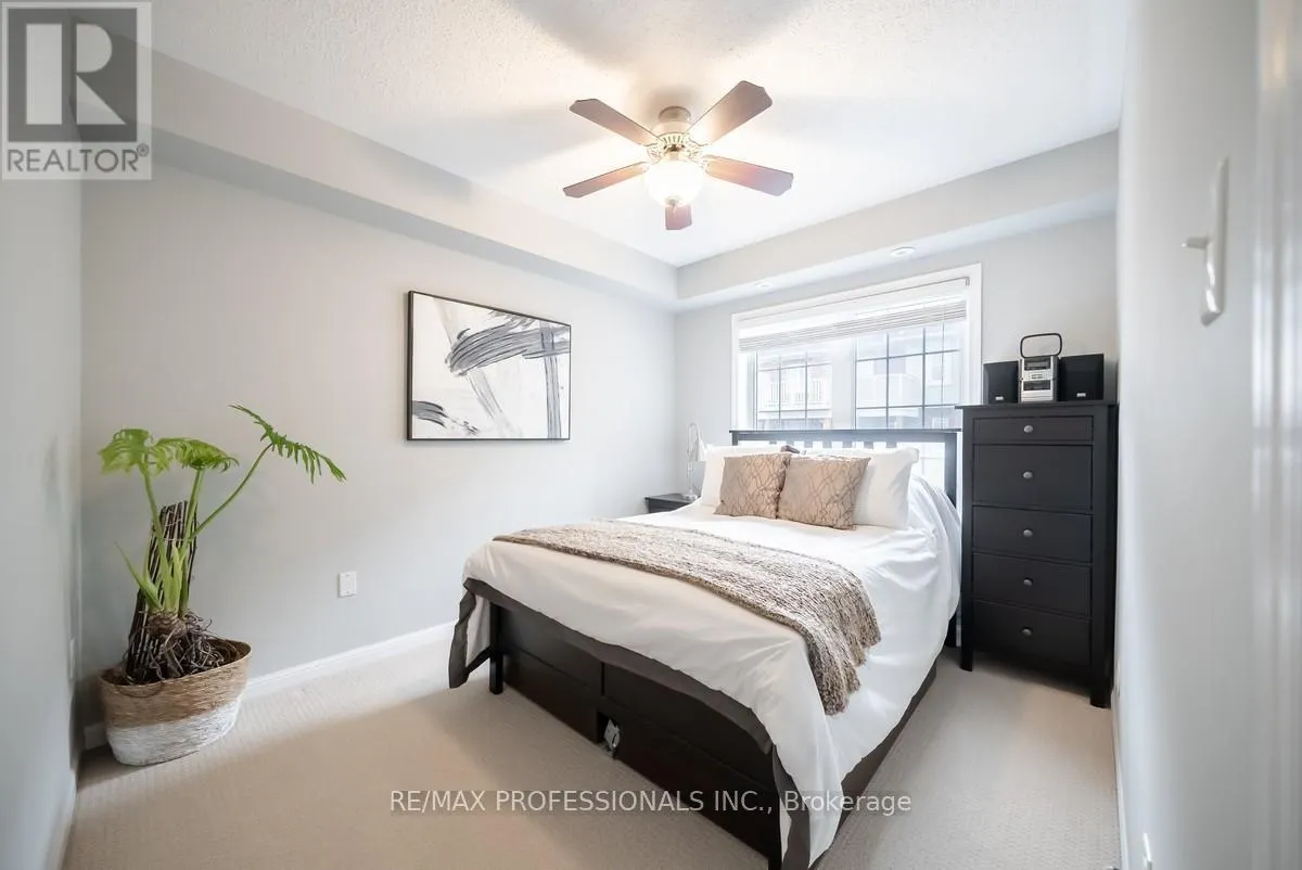 4 - 619 DUNDAS STREET W