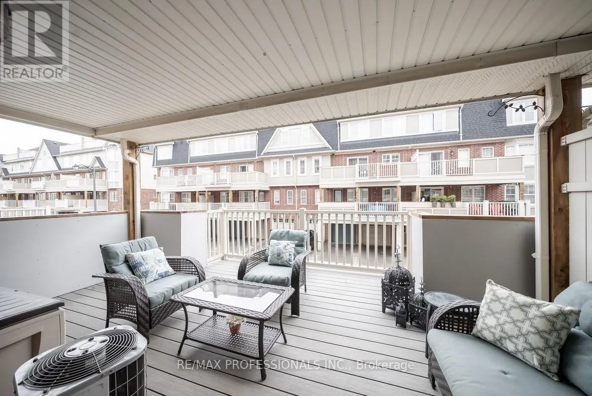 4 - 619 DUNDAS STREET W