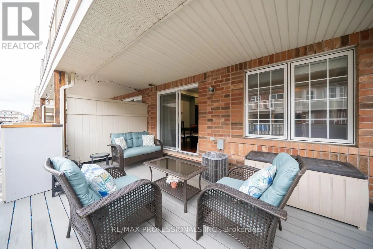 4 - 619 DUNDAS STREET W