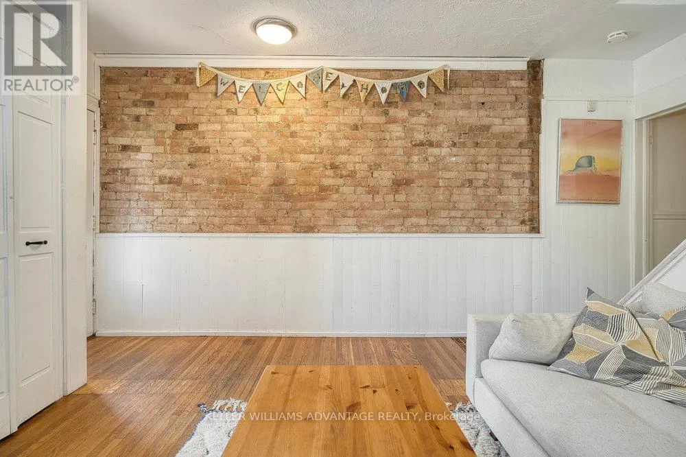 32 BARTLETT AVENUE