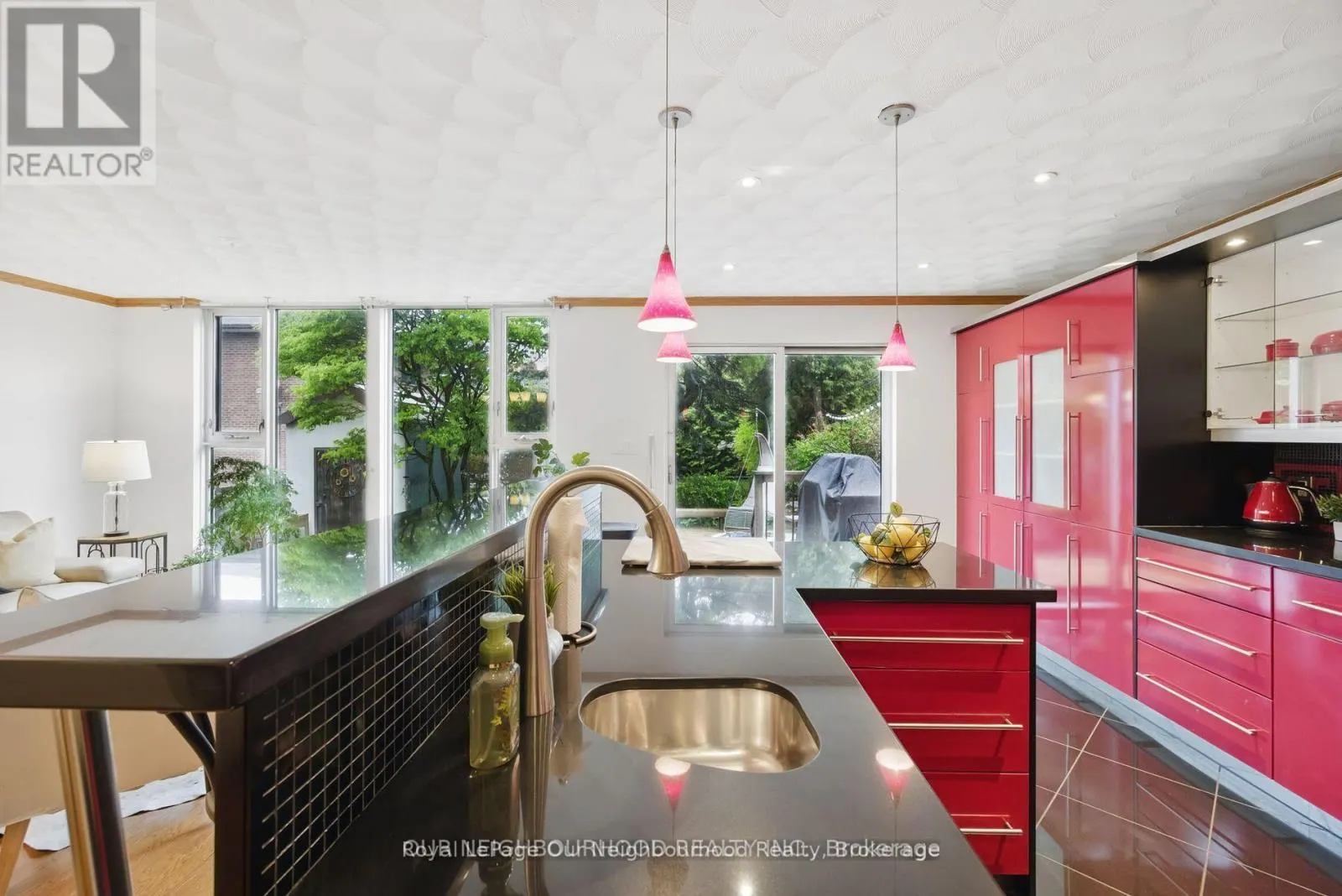 6 ENFIELD AVENUE