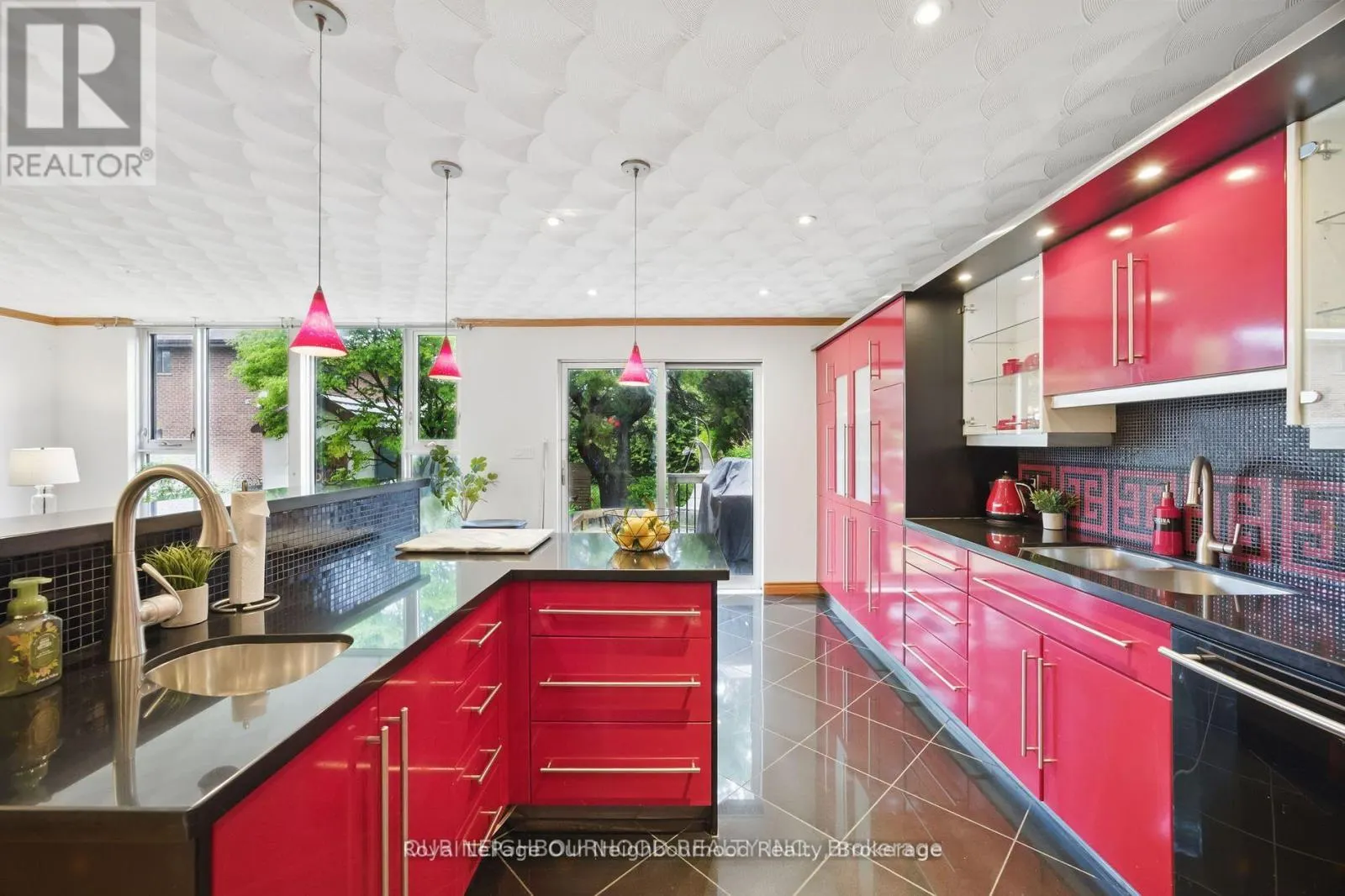 6 ENFIELD AVENUE