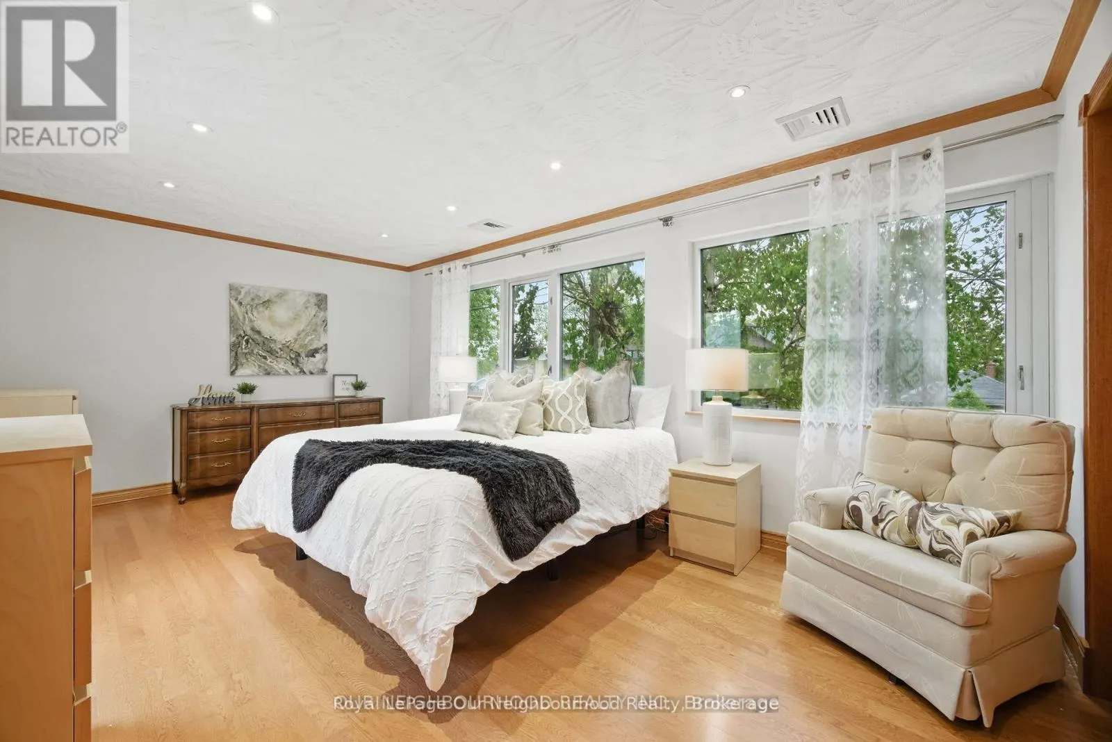 6 ENFIELD AVENUE