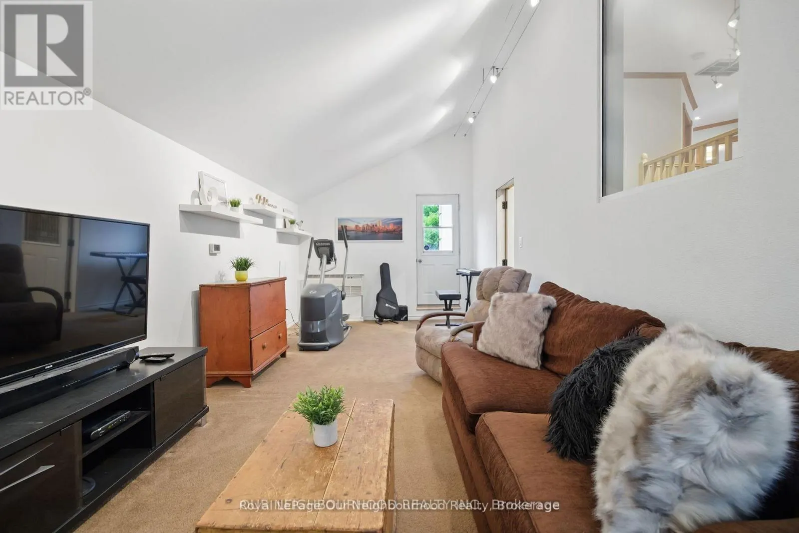 6 ENFIELD AVENUE