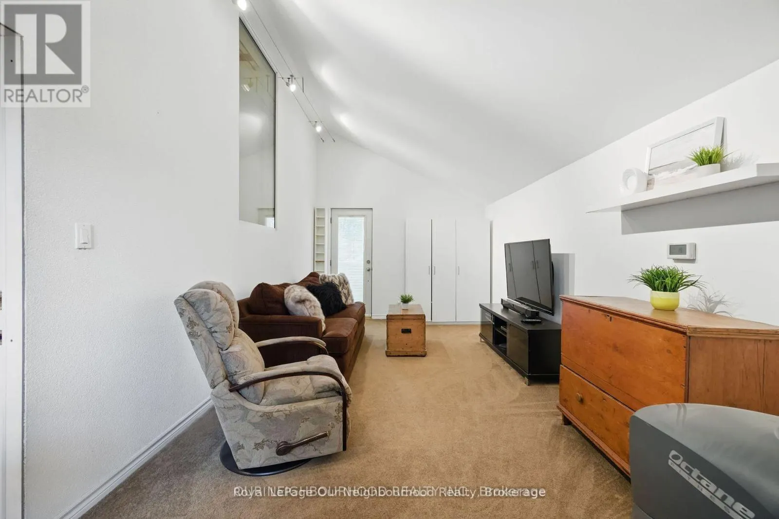 6 ENFIELD AVENUE