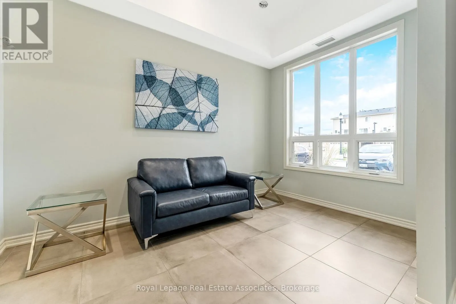 304 - 1370 COSTIGAN ROAD