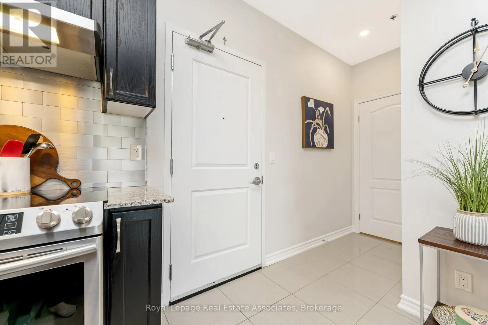304 - 1370 COSTIGAN ROAD