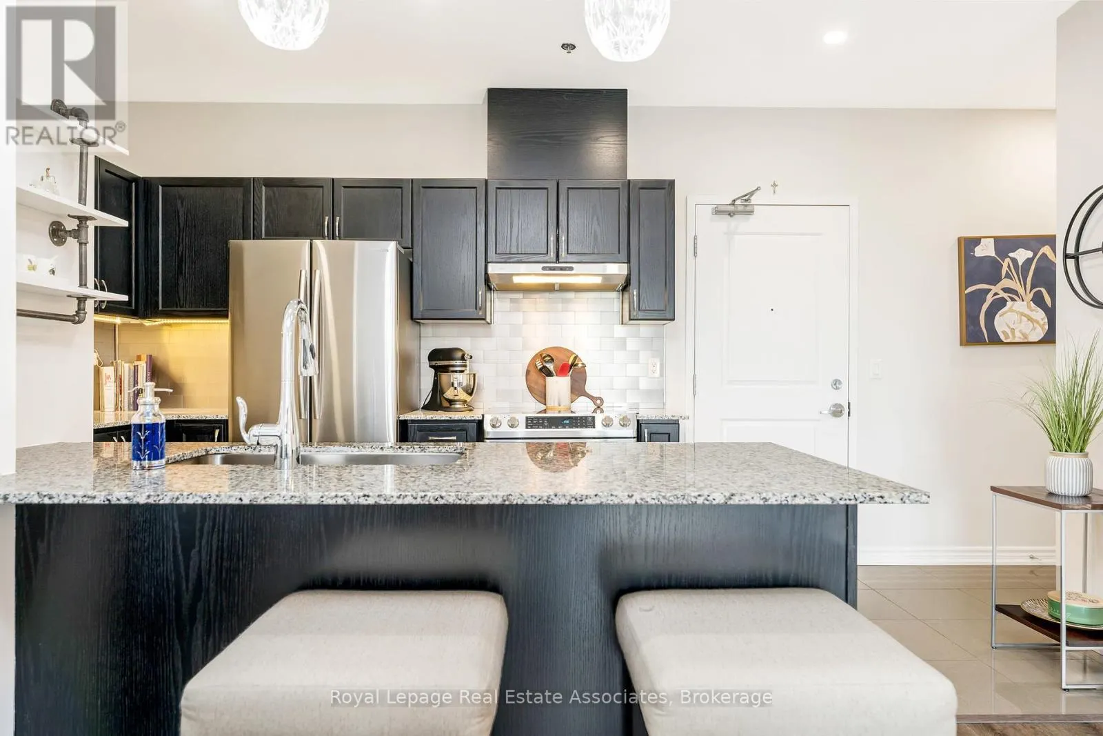 304 - 1370 COSTIGAN ROAD