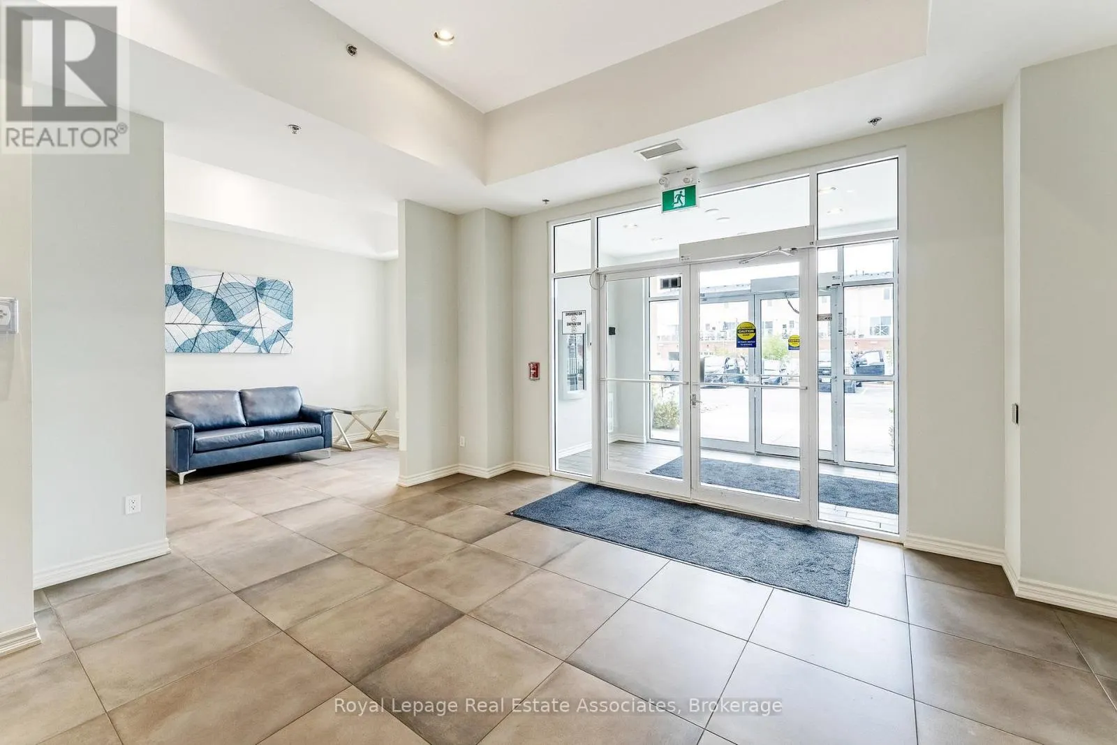 304 - 1370 COSTIGAN ROAD