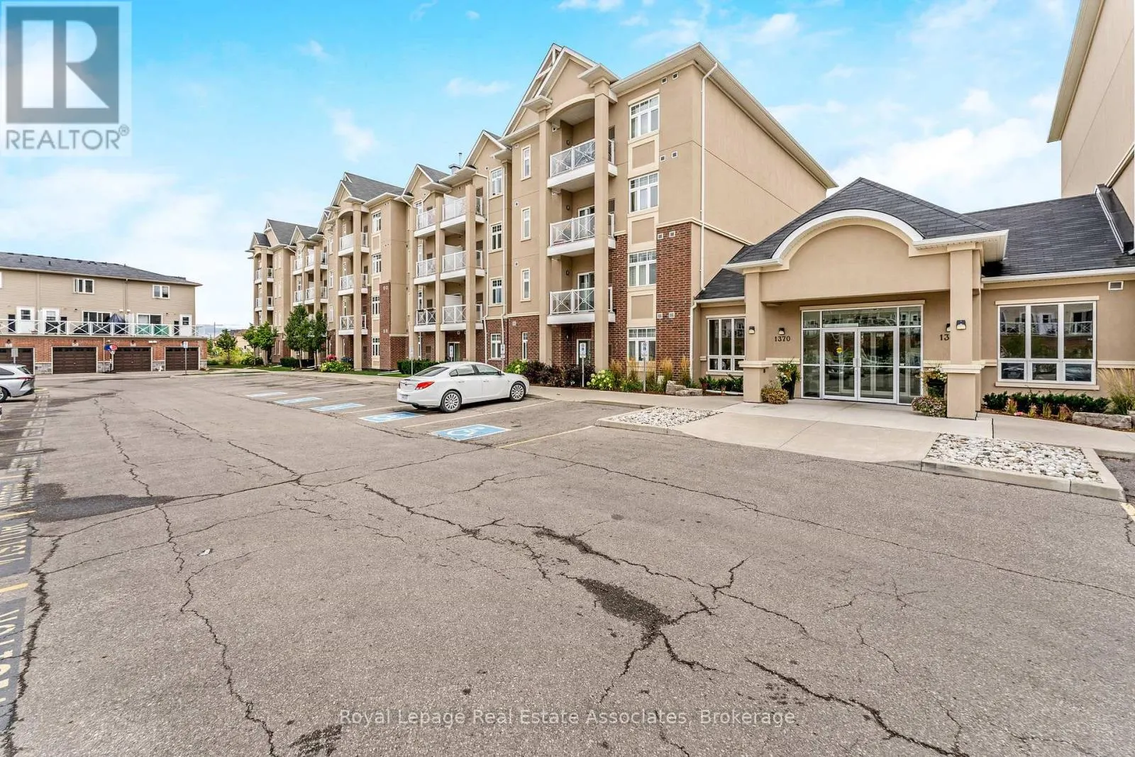 304 - 1370 COSTIGAN ROAD