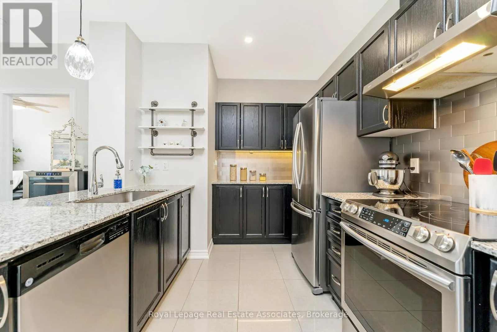 304 - 1370 COSTIGAN ROAD