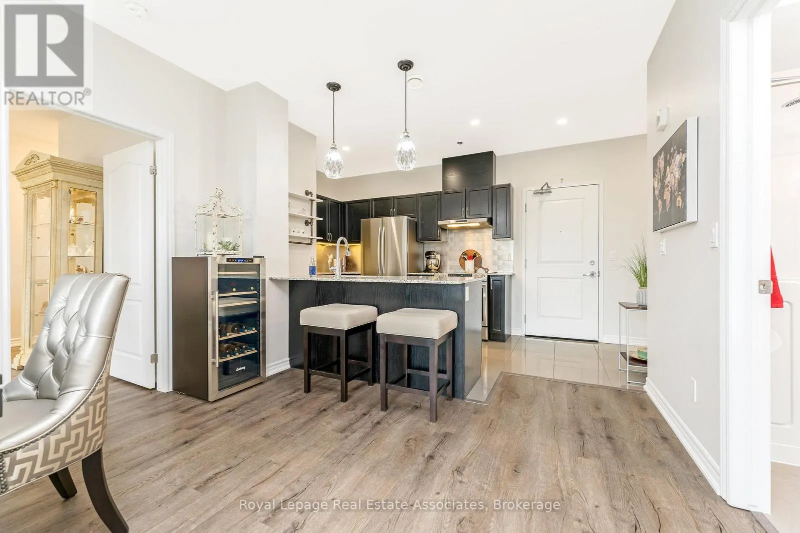 304 - 1370 COSTIGAN ROAD