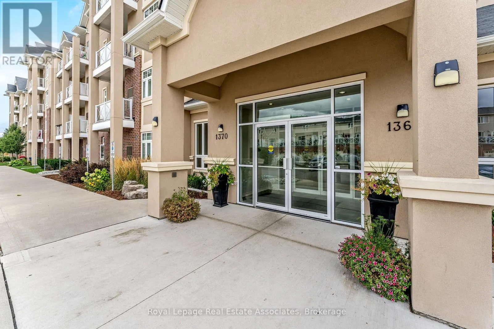 304 - 1370 COSTIGAN ROAD