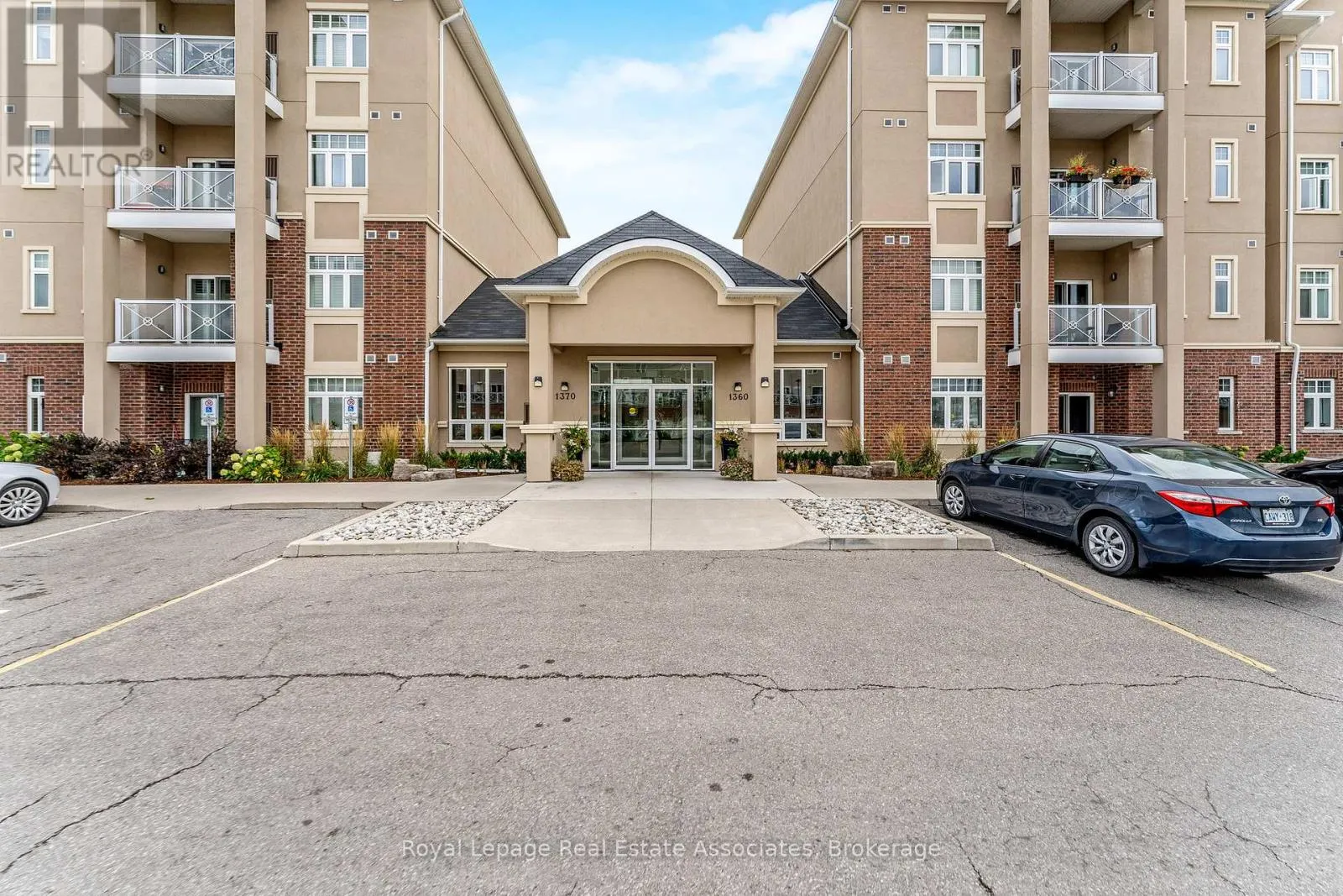 304 - 1370 COSTIGAN ROAD