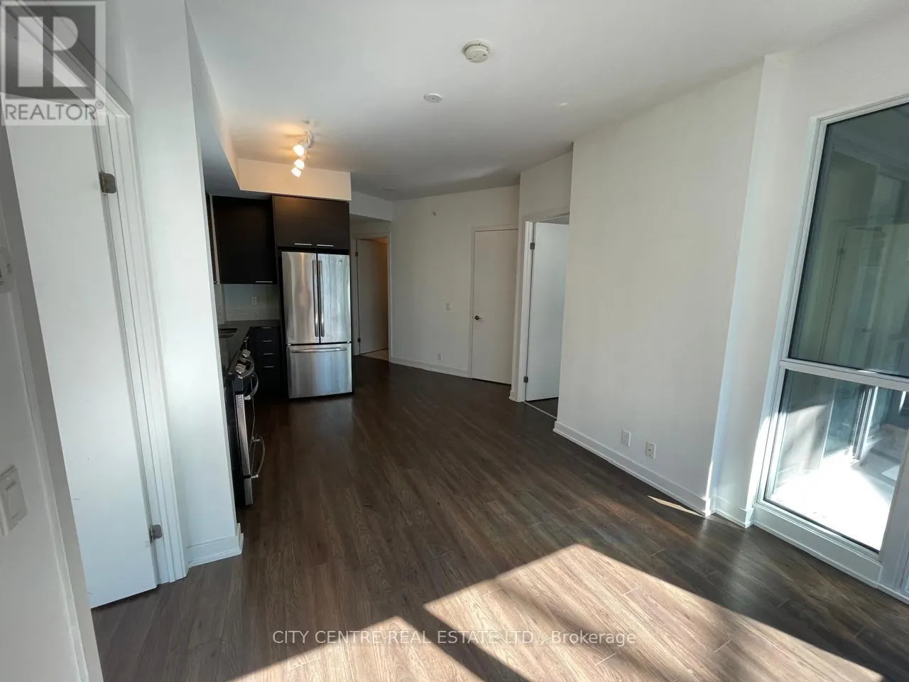 522 - 10 PARK LAWN ROAD