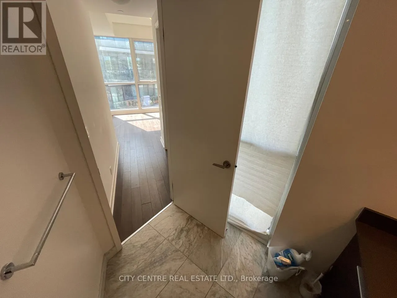 522 - 10 PARK LAWN ROAD