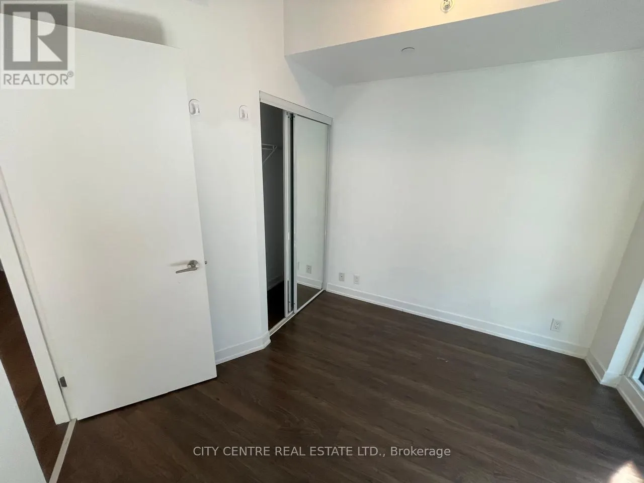 522 - 10 PARK LAWN ROAD