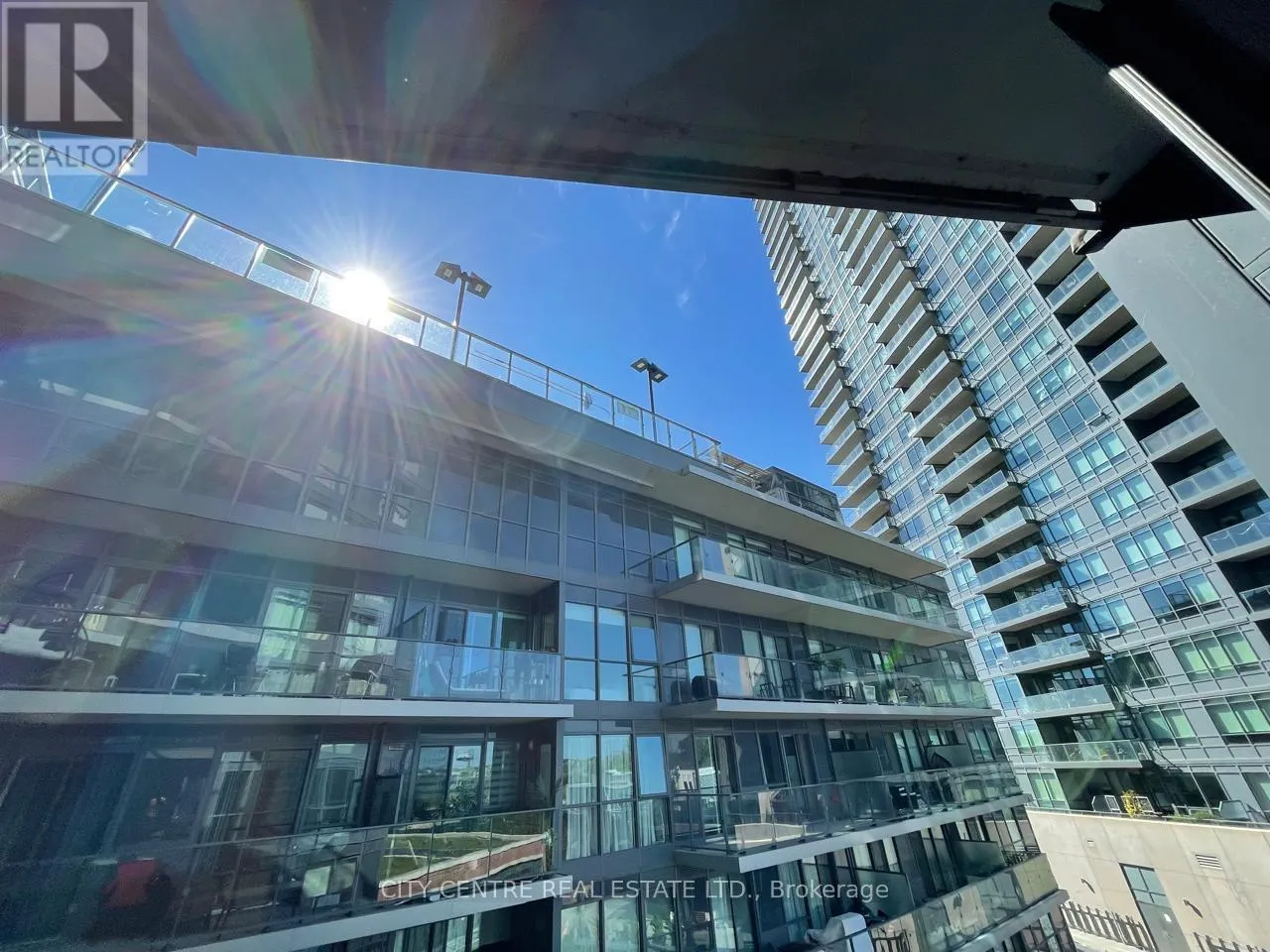 522 - 10 PARK LAWN ROAD