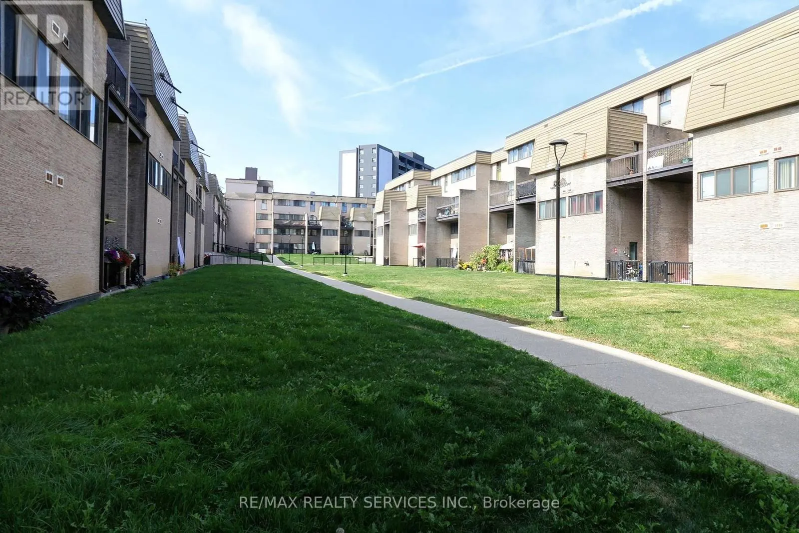 132 - 2095 ROCHE COURT