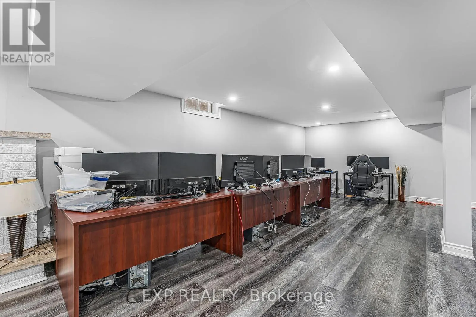 1221 CREEKSIDE DRIVE