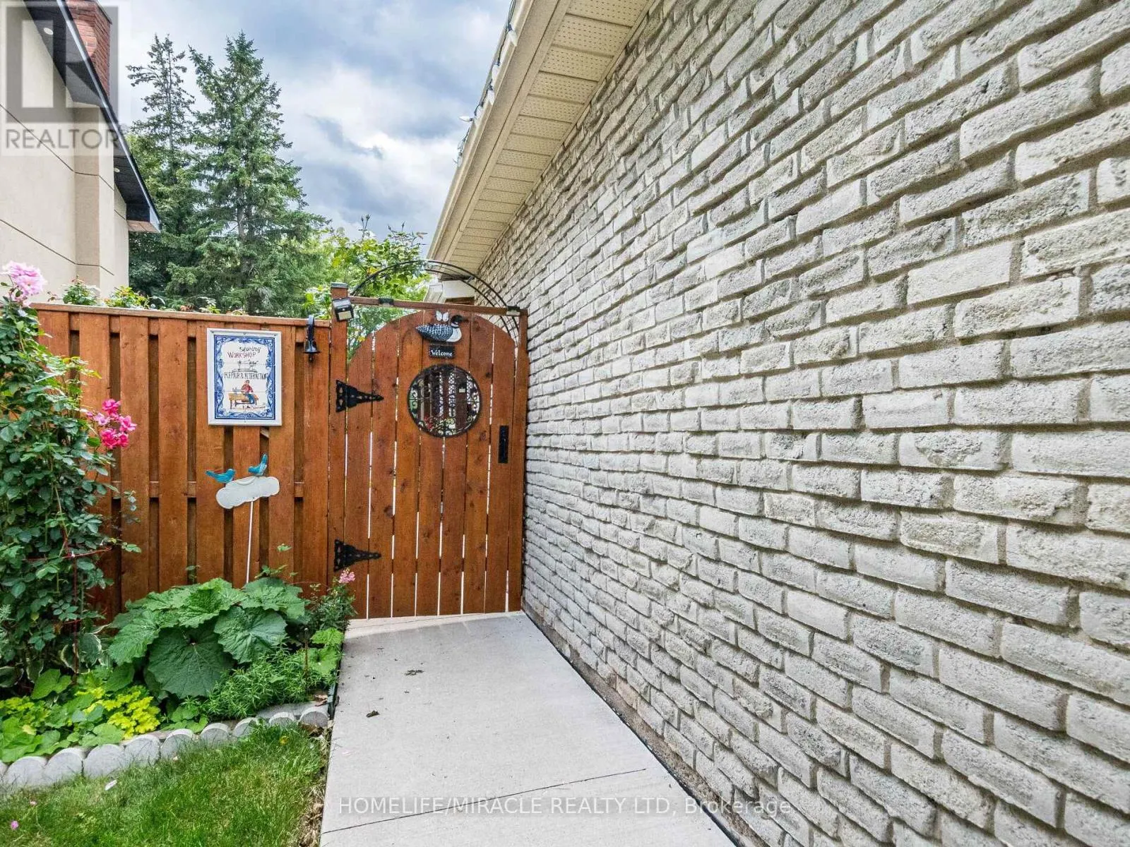64 GENEVA CRESCENT
