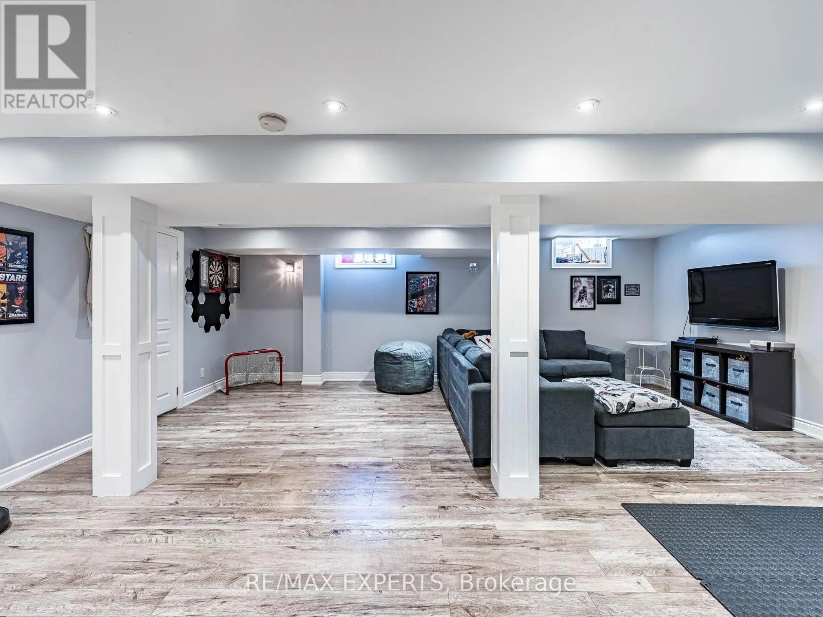20 FOXCHASE DRIVE