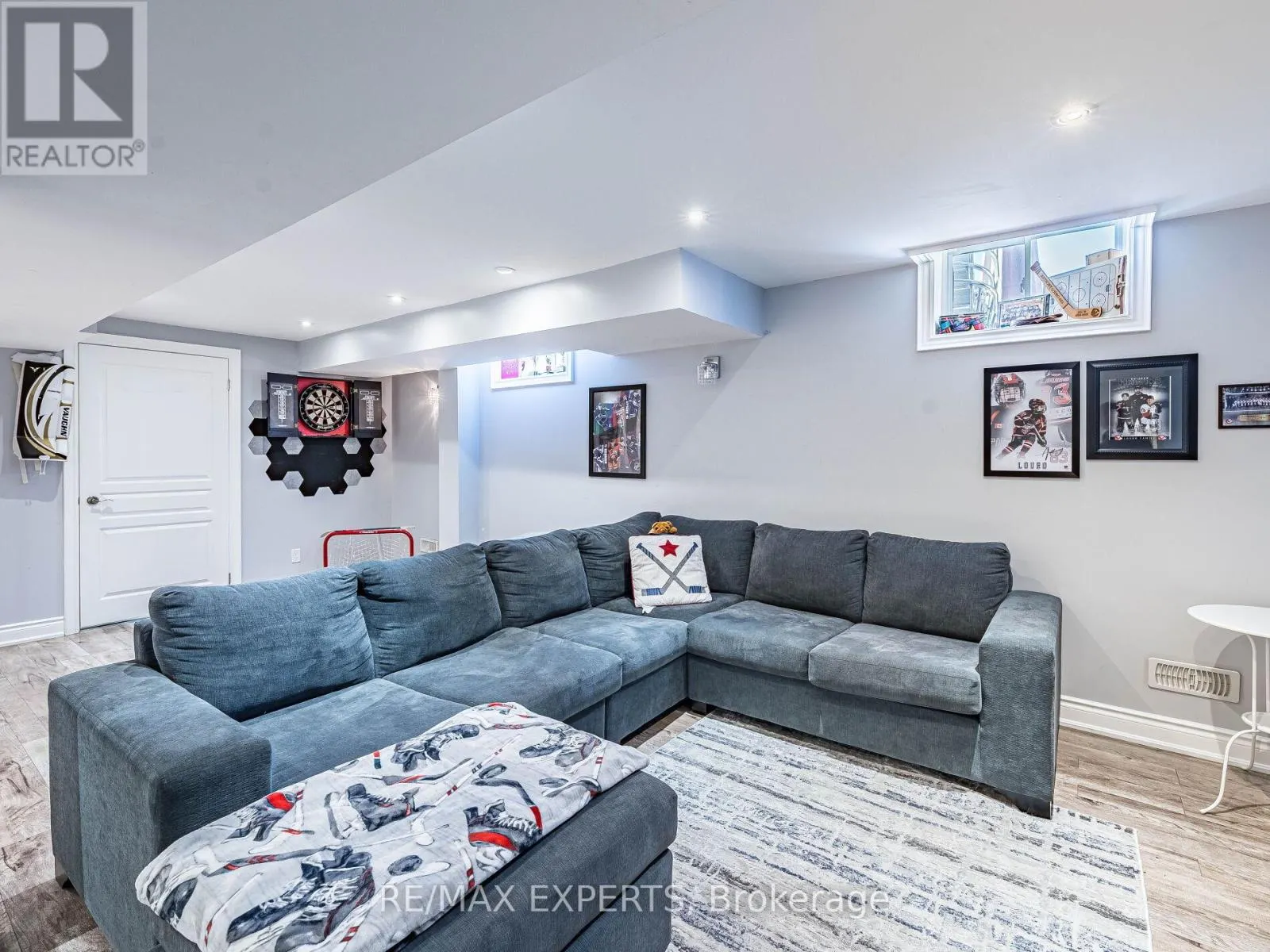 20 FOXCHASE DRIVE