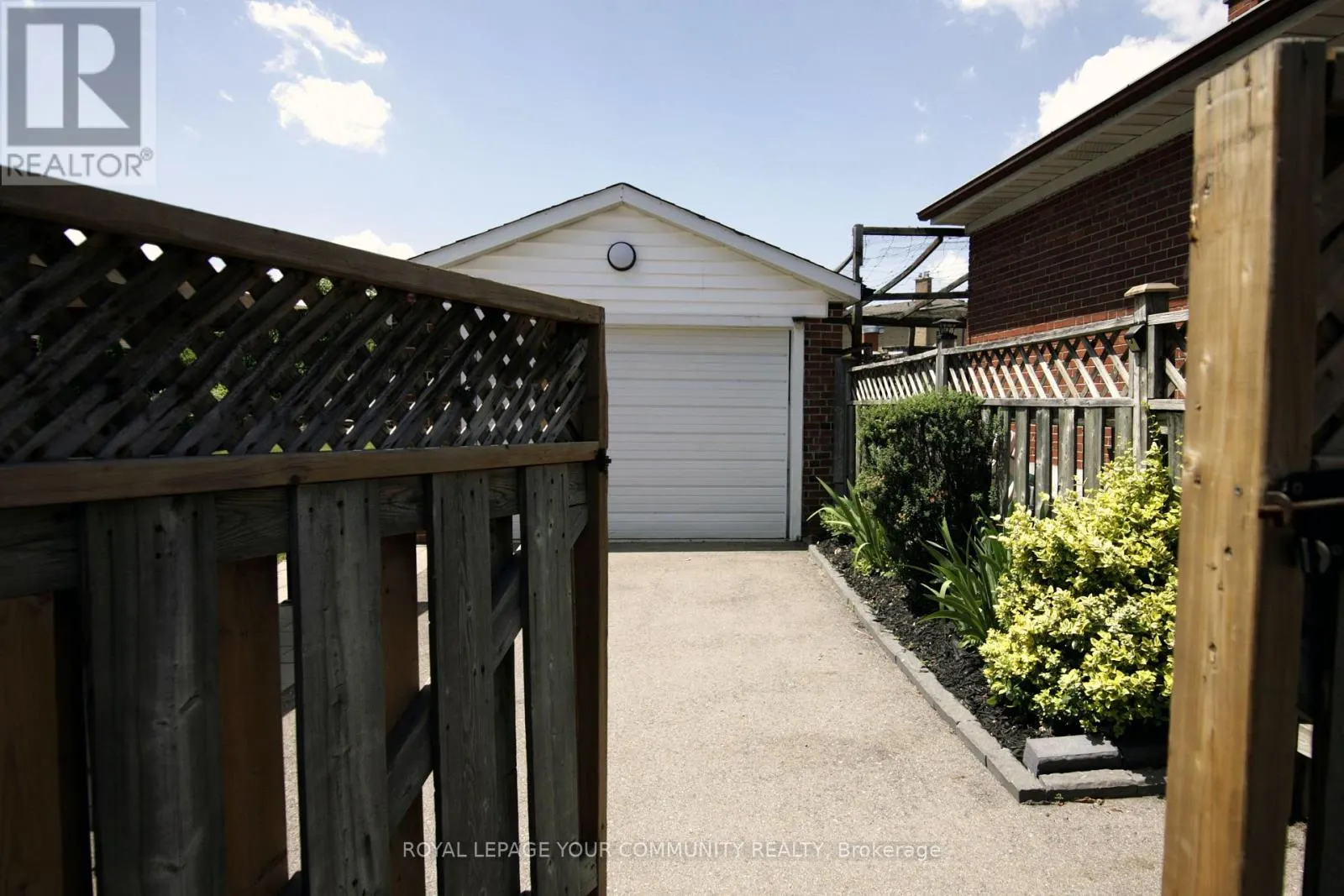 136 STRATHBURN BOULEVARD