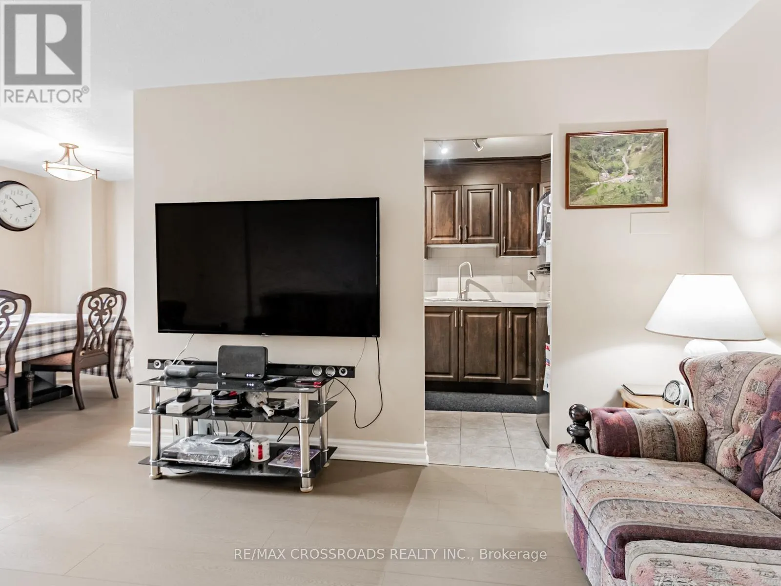 206 - 60 STEVENSON ROAD