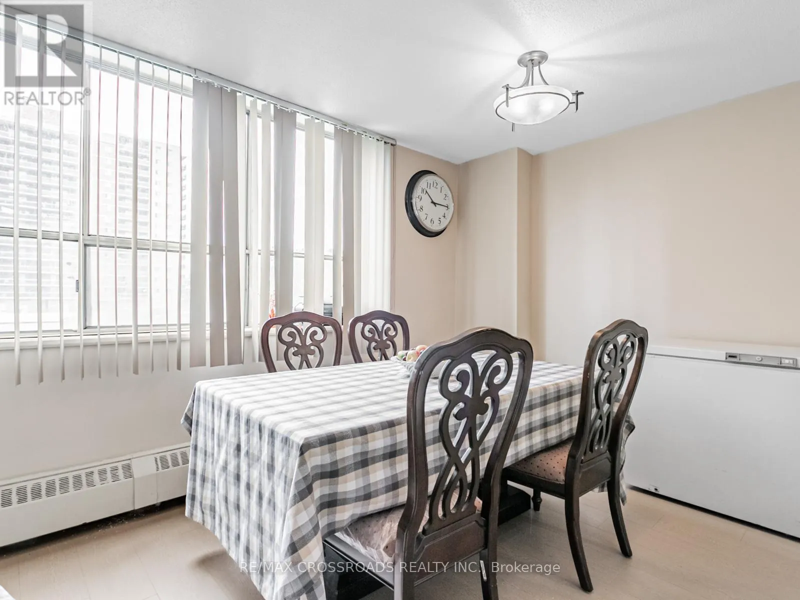 206 - 60 STEVENSON ROAD