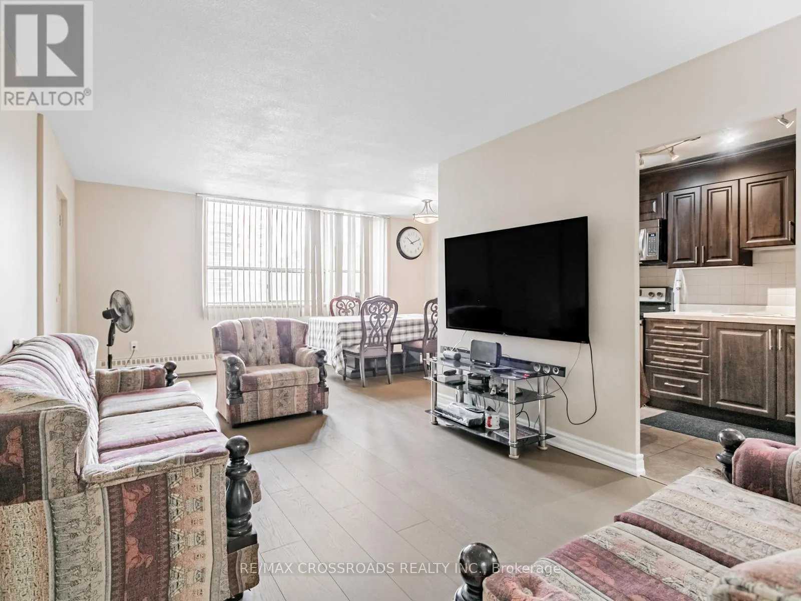 206 - 60 STEVENSON ROAD