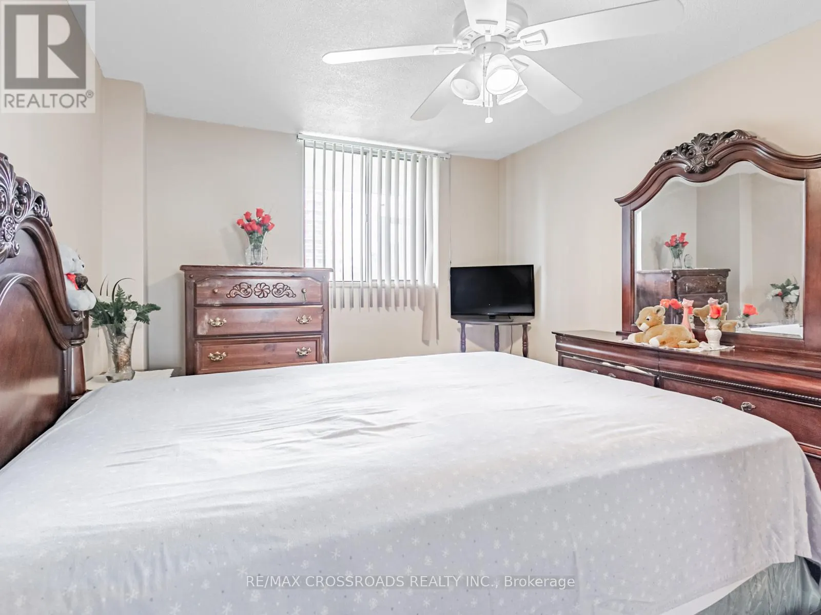 206 - 60 STEVENSON ROAD