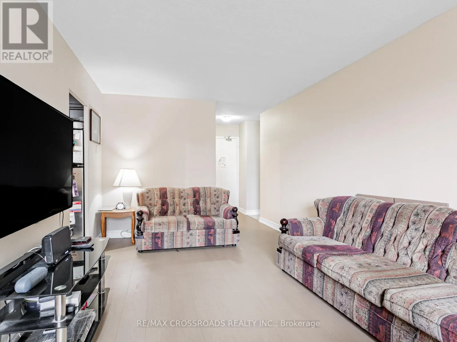 206 - 60 STEVENSON ROAD