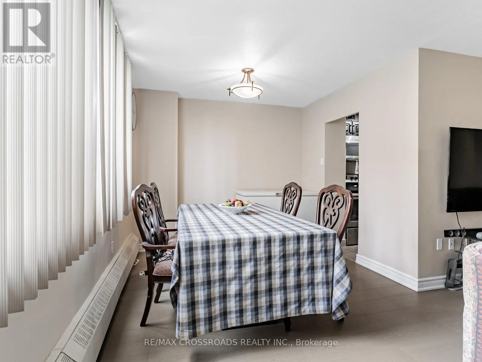 206 - 60 STEVENSON ROAD
