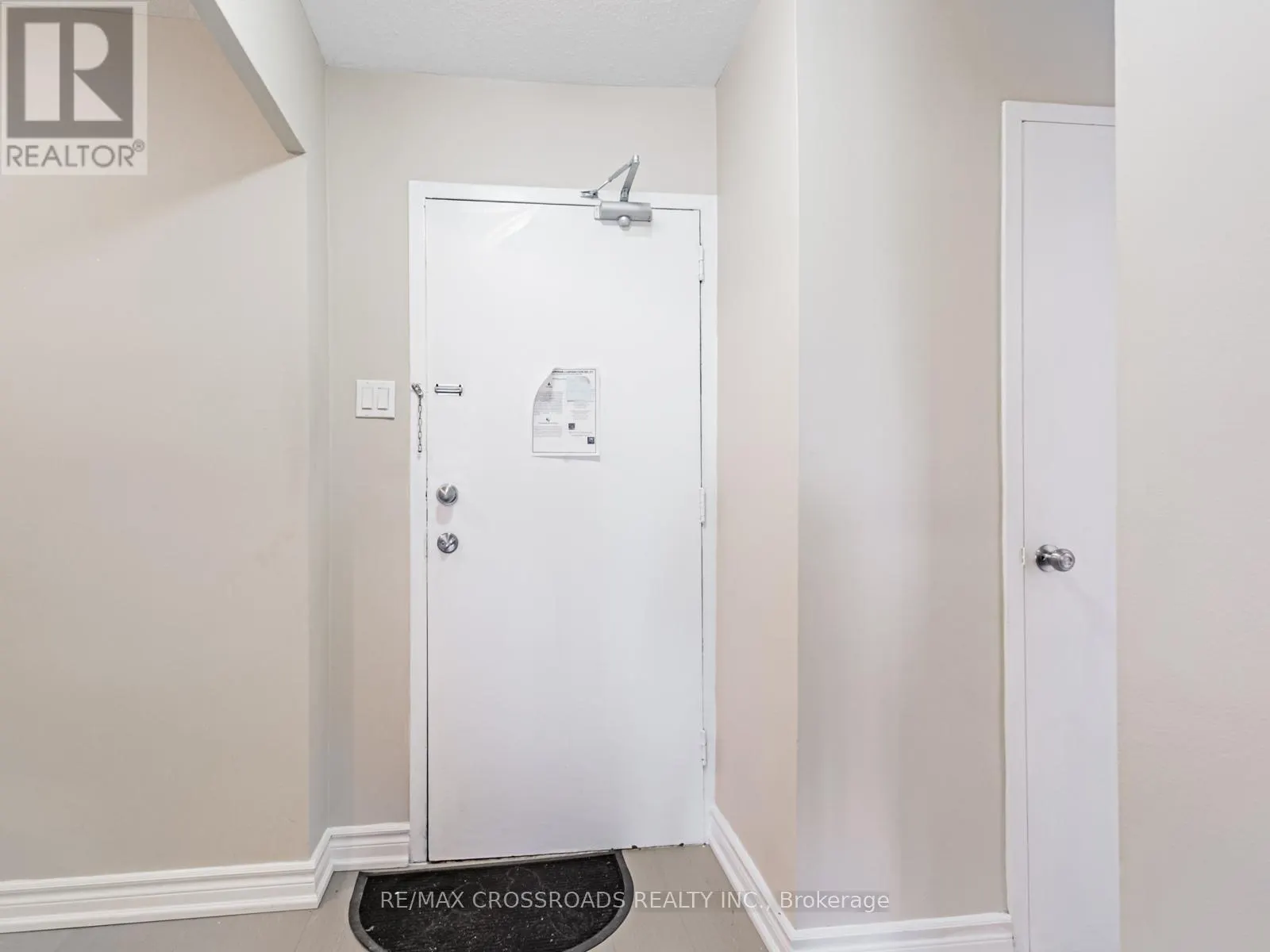 206 - 60 STEVENSON ROAD