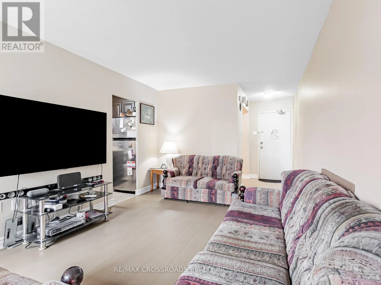 206 - 60 STEVENSON ROAD