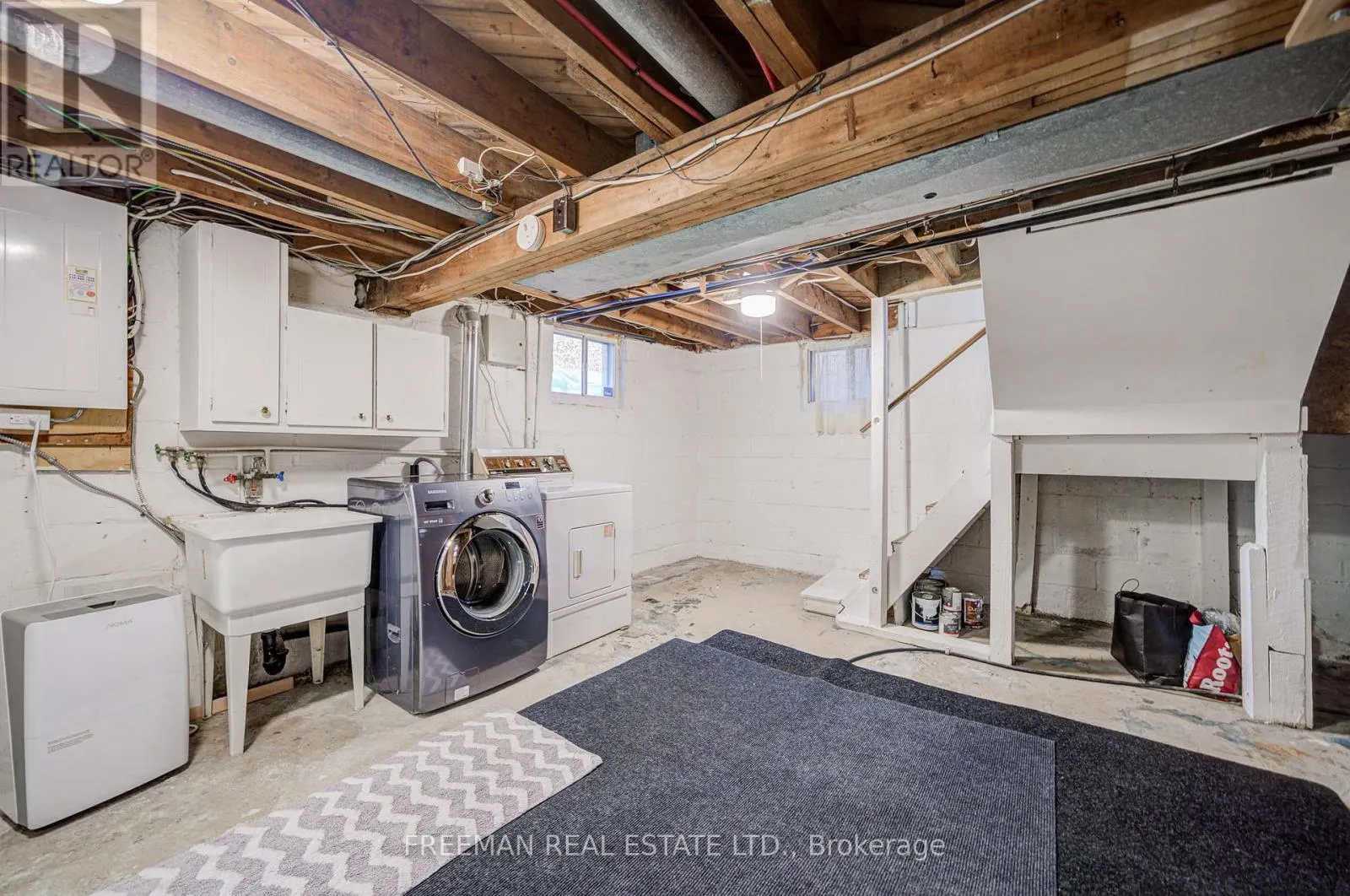 6 LLOYD GEORGE AVENUE