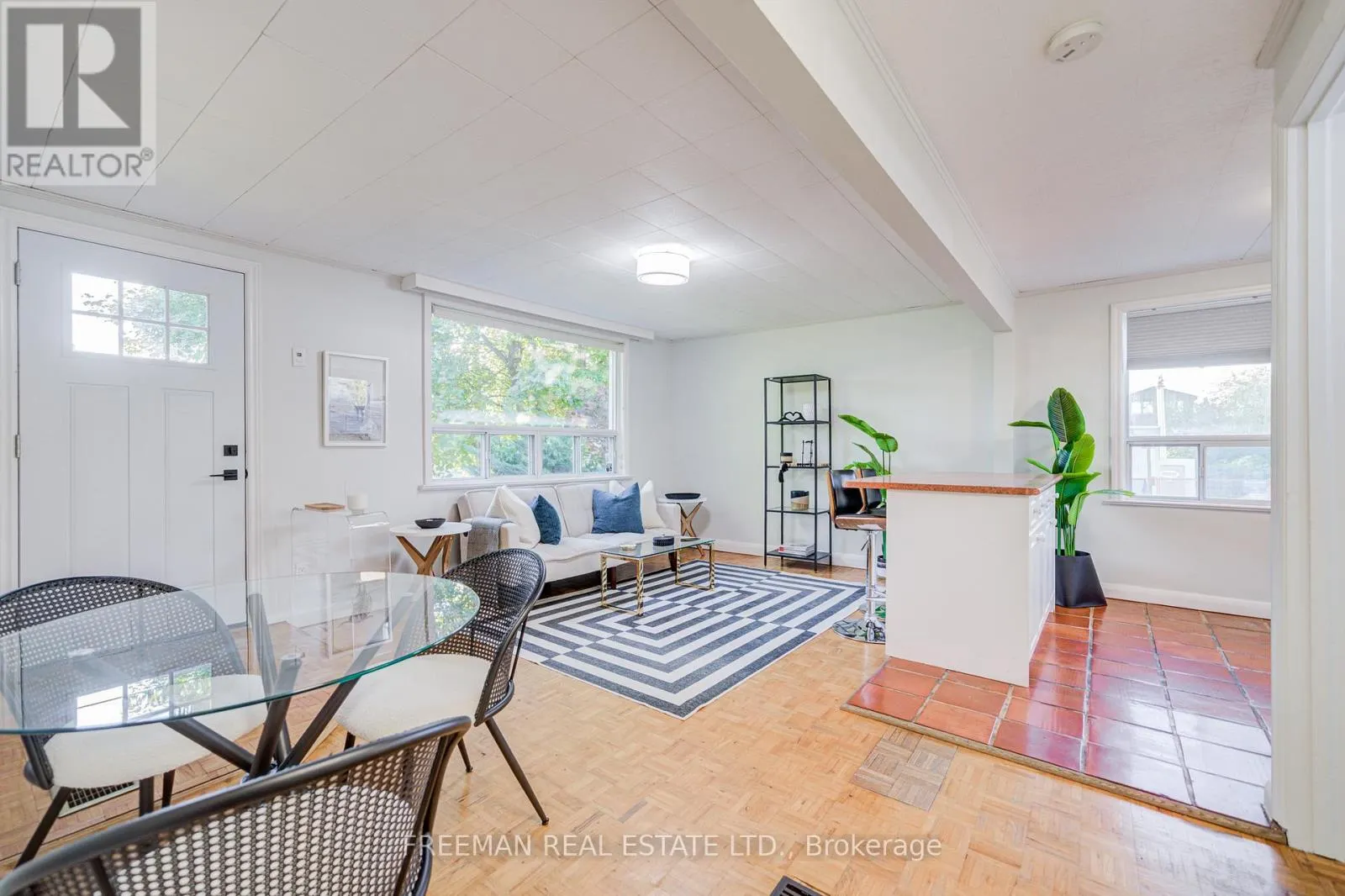 6 LLOYD GEORGE AVENUE